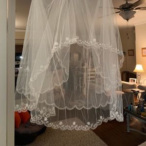 Bridal veil NWT. Ivory